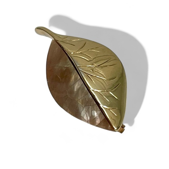 ❤️ Vintage Liz Claiborne Gold Tone and Pearl Leaf Brooch - Picture 3 of 5